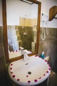 Moonshine Uroa Boutique - 69