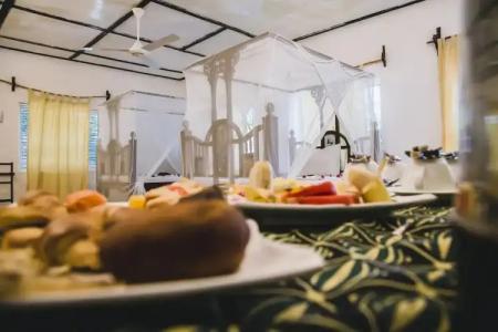 Moonshine Uroa Boutique - 99