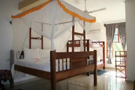 Moonshine Uroa Boutique - 62