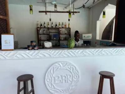 Moonshine Uroa Boutique - 1