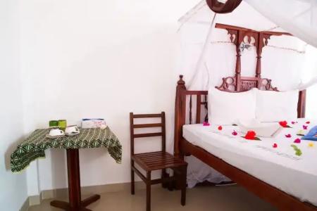 Moonshine Uroa Boutique - 57