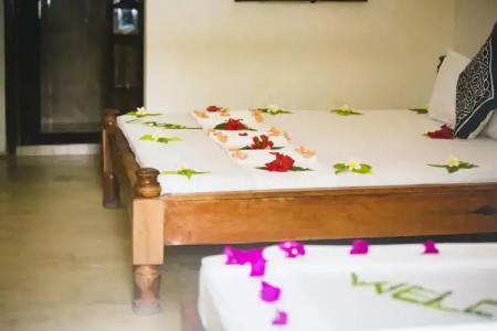 Moonshine Uroa Boutique - 79