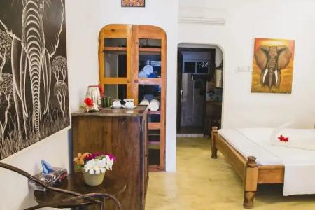 Moonshine Uroa Boutique - 93