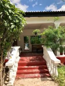 Moonshine Uroa Boutique - 76