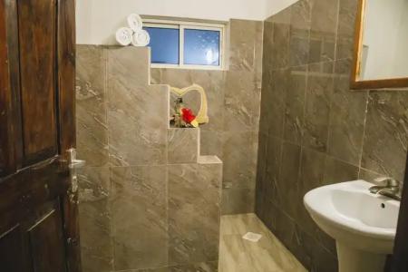 Moonshine Uroa Boutique - 80