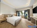 Deluxe room with pool view