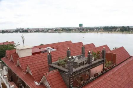 Lux Riverside & Apartment - 43