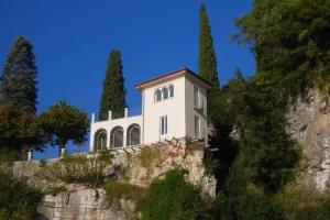 Pavilion by Villa Lario, Pognana Lario