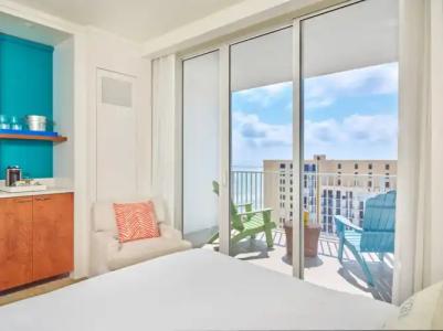 Margaritaville Hollywood Beach Resort - 7