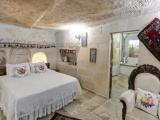 Deluxe Cave No Window Double room