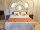 Quadruple Cave Suite