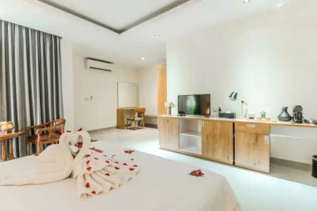 Sea Breeze Resort - 300