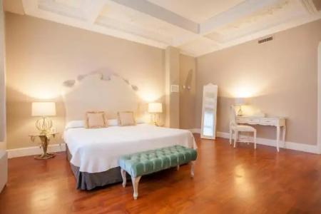 Hi Valencia Boutique - 49