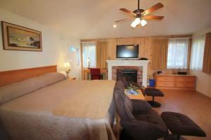 Andril Fireplace Cottages, Pacific Grove