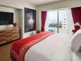 Standard Double room with partial ocean view