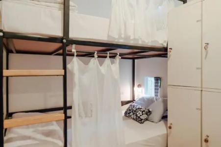 The Yard Bangkok Hostel - 55