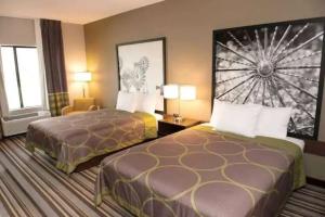 Super 8 by Wyndham Stanton, Midland