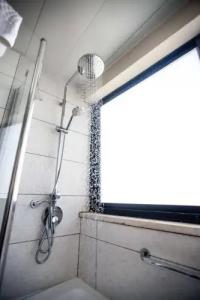 Lion's Heart Former Rimonim Shani - 46