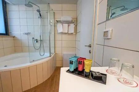 Lion's Heart Former Rimonim Shani - 91