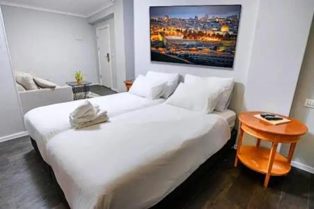 Lion's Heart Former Rimonim Shani - 84