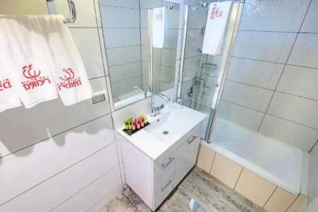 Lion's Heart Former Rimonim Shani - 56