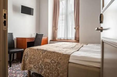 Three Crowns Residents - 133