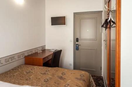 Three Crowns Residents - 136