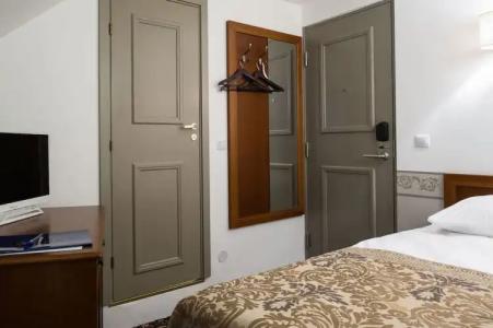 Three Crowns Residents - 135