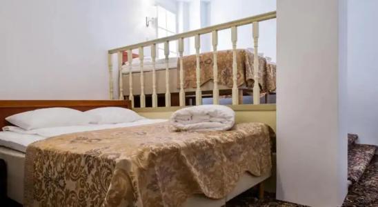 Three Crowns Residents - 140