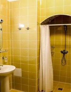 Three Crowns Residents - 113