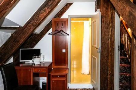 Three Crowns Residents - 138