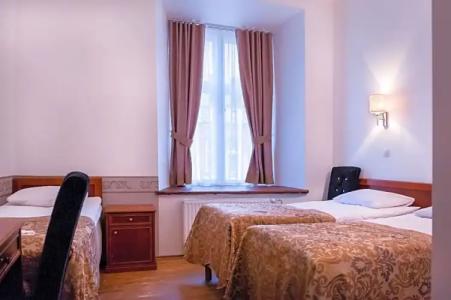 Three Crowns Residents - 103