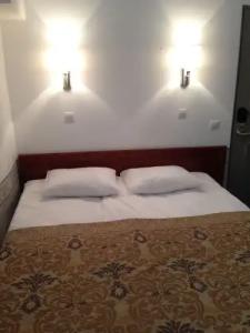 Three Crowns Residents - 129