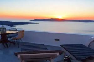 Revelis Villa & Canava, Fira