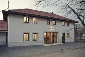 Botrytis Hotel, Mad