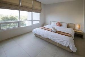 Karon Hill Residence, Karon