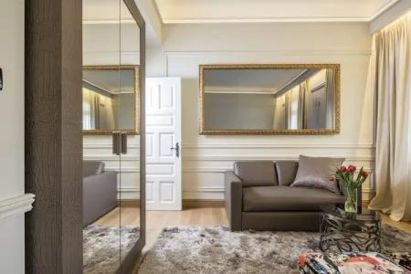 3 Sixty & Suites - 70