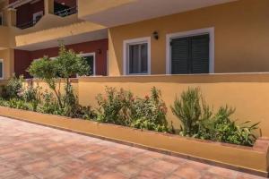 Nikos Villas, Kavos