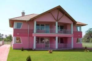Liget Apartmanhaz, Kehidakustany
