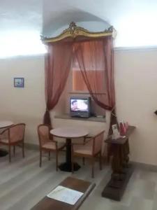 Center 3 - 5