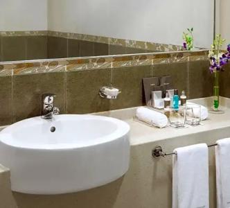 TIME Oak & Suites - 102