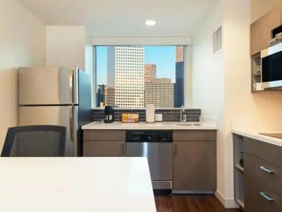 Hyatt House Denver/Downtown - 38