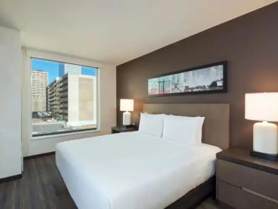 Hyatt House Denver/Downtown - 42