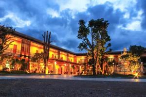 The Win Hotel, Bang Saphan