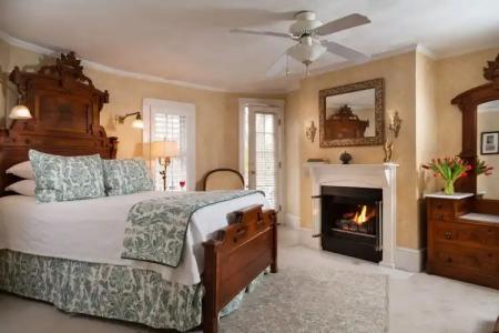 White Doe Inn Bed & Breakfast - 14