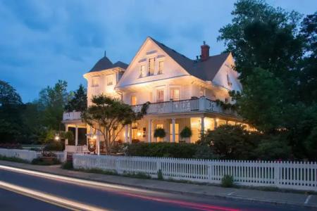 White Doe Inn Bed & Breakfast - 44