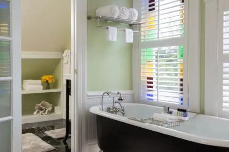 White Doe Inn Bed & Breakfast - 33