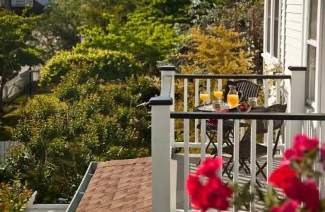 White Doe Inn Bed & Breakfast - 23