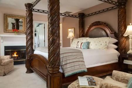 White Doe Inn Bed & Breakfast - 10