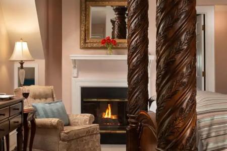 White Doe Inn Bed & Breakfast - 8